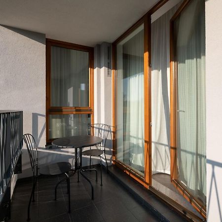 Nexthome Boutique Apartments - Klimatyzacja - Air Conditioning - New Warszawa Exteriör bild